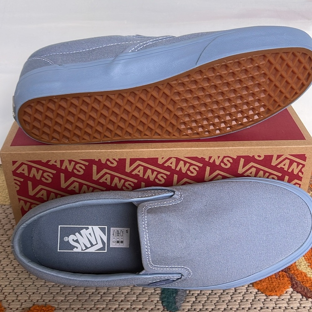 Van’s WMNS Classic Slip-On
Pastel Mono Dusty Blue
VN000CT5DSB
Sneakers - Picture 5 of 16